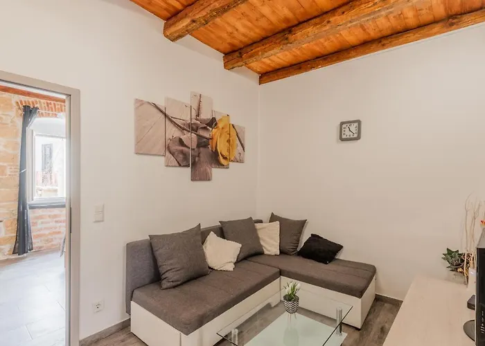 Anni アパート プーラ