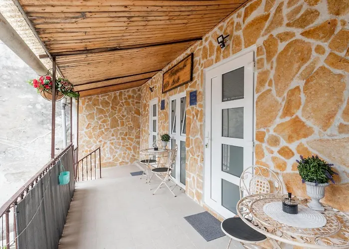 Anni アパート プーラ